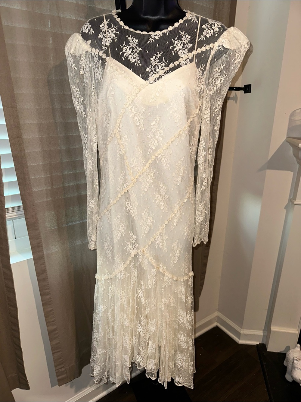 Elegant Ivory Lace Vintage 1980’s Women's Dress